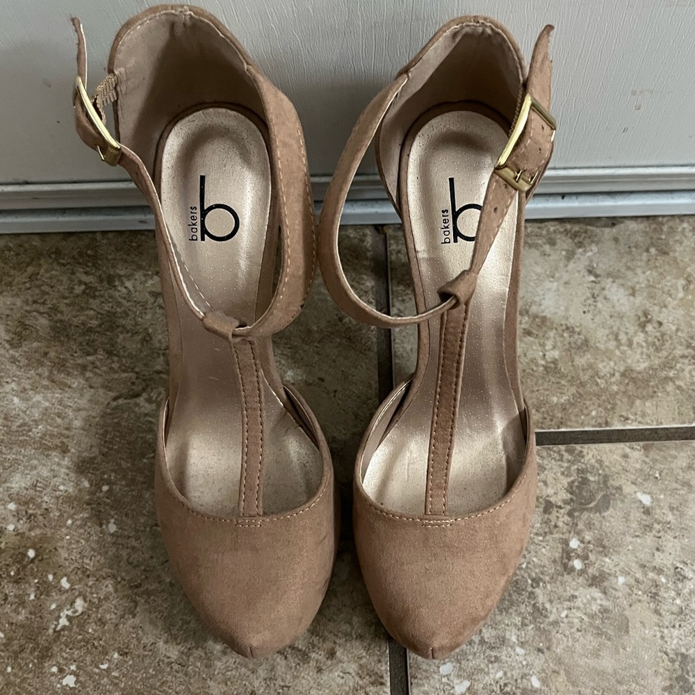 Beautiful beige suede dress shoes
